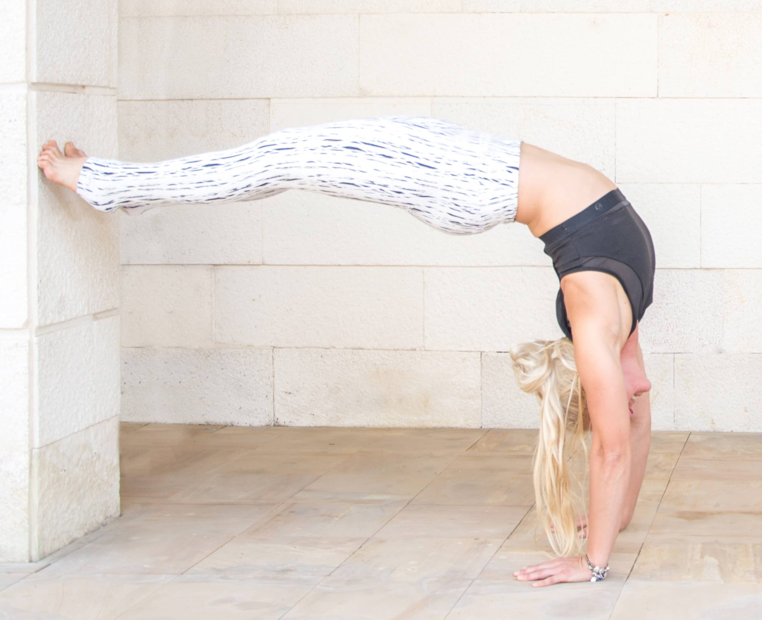 Comment maîtriser le hollow back handstand en toute sécurité ?